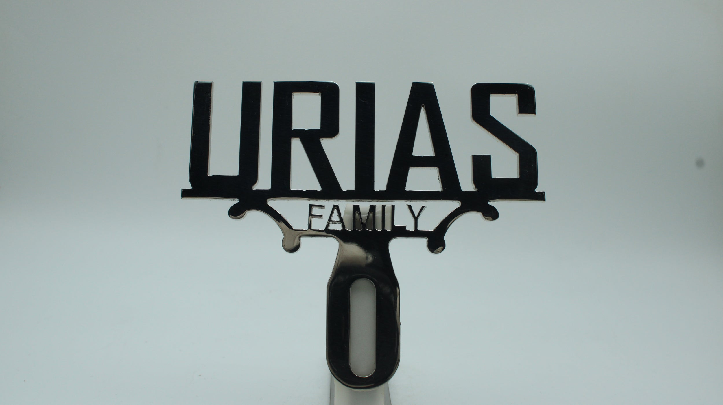 URIAS TOPPER