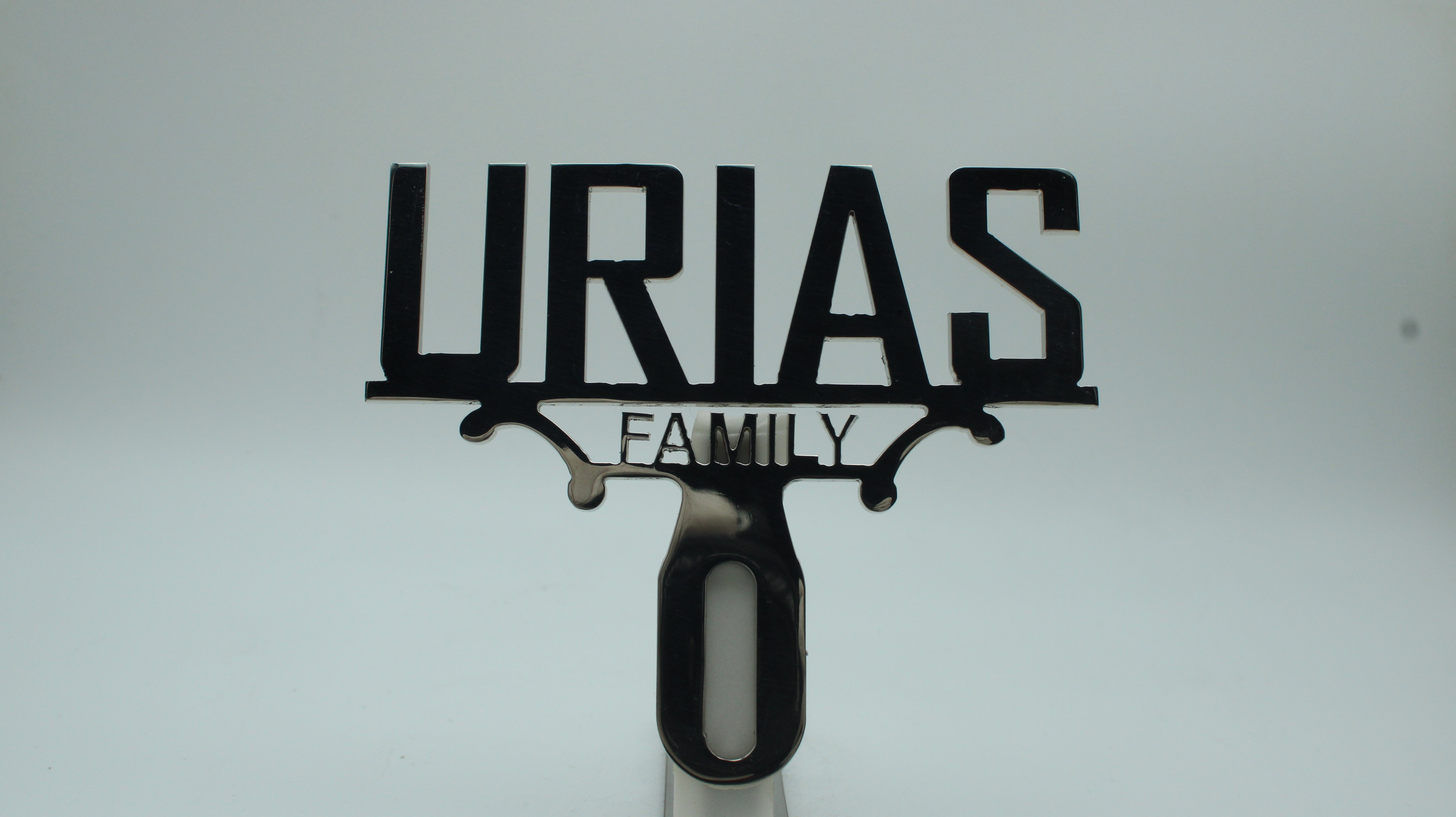 URIAS TOPPER
